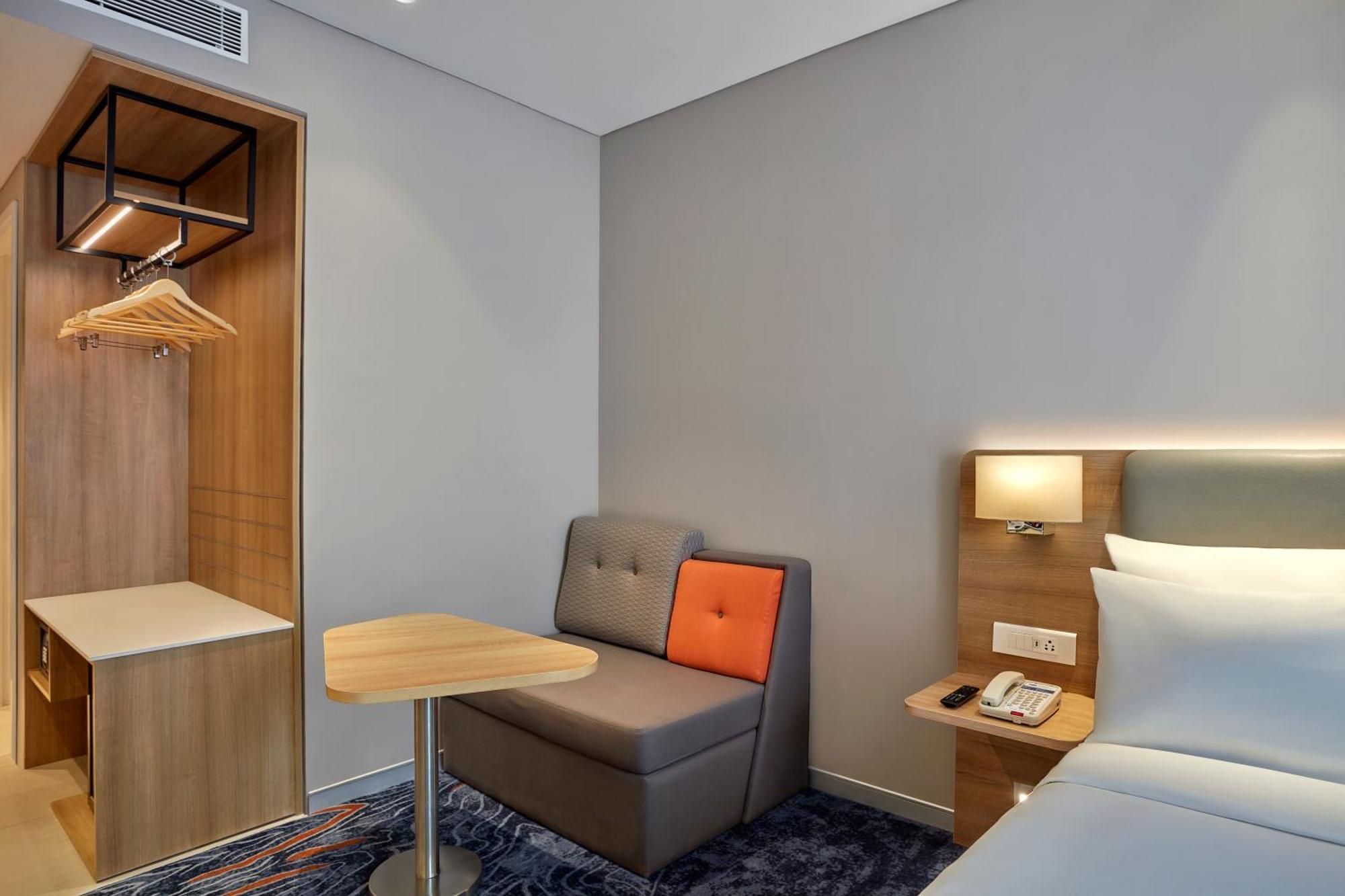 Holiday Inn Express Bengaluru Bommasandra By Ihg Kammasandra Luaran gambar